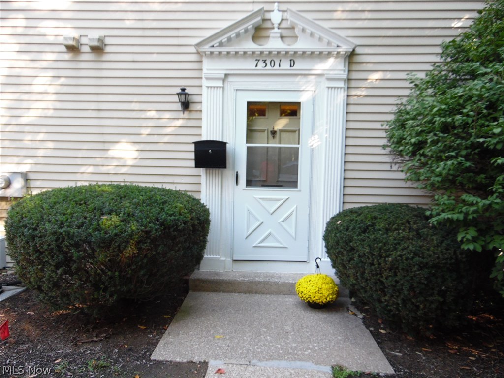 Village Green Condos 02 - Residential