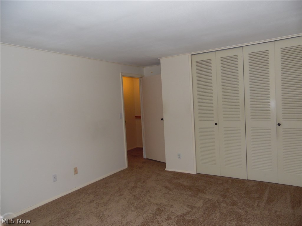 Village Green Condos 02 - Residential