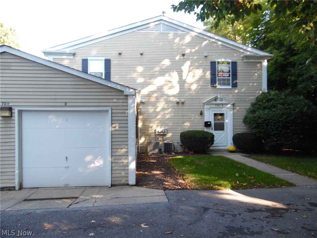 Village Green Condos 02 - Residential