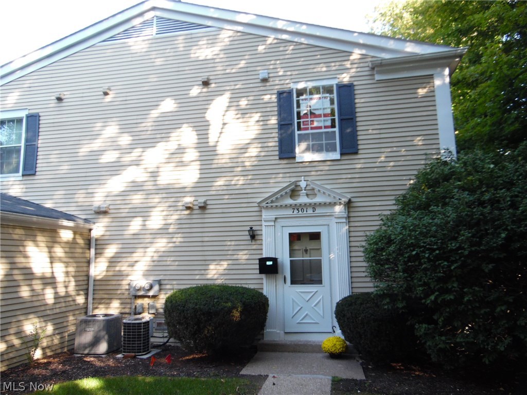 Village Green Condos 02 - Residential