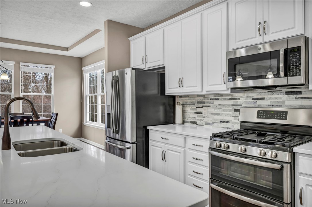 3296 Robin Lane, Lorain, Ohio image 10
