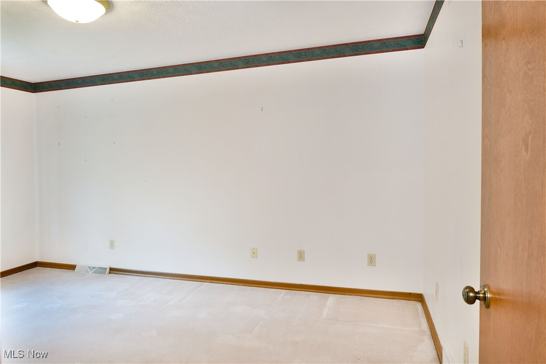 7675 Huntington Drive, Youngstown, Ohio image 31