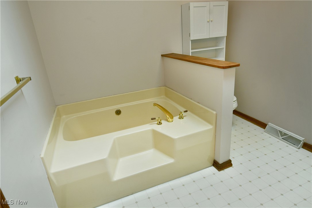 7675 Huntington Drive, Youngstown, Ohio image 44