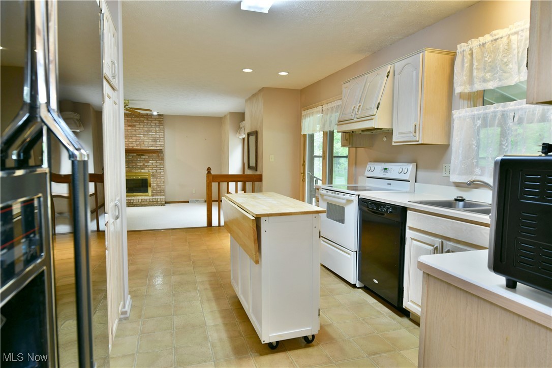 7675 Huntington Drive, Youngstown, Ohio image 13