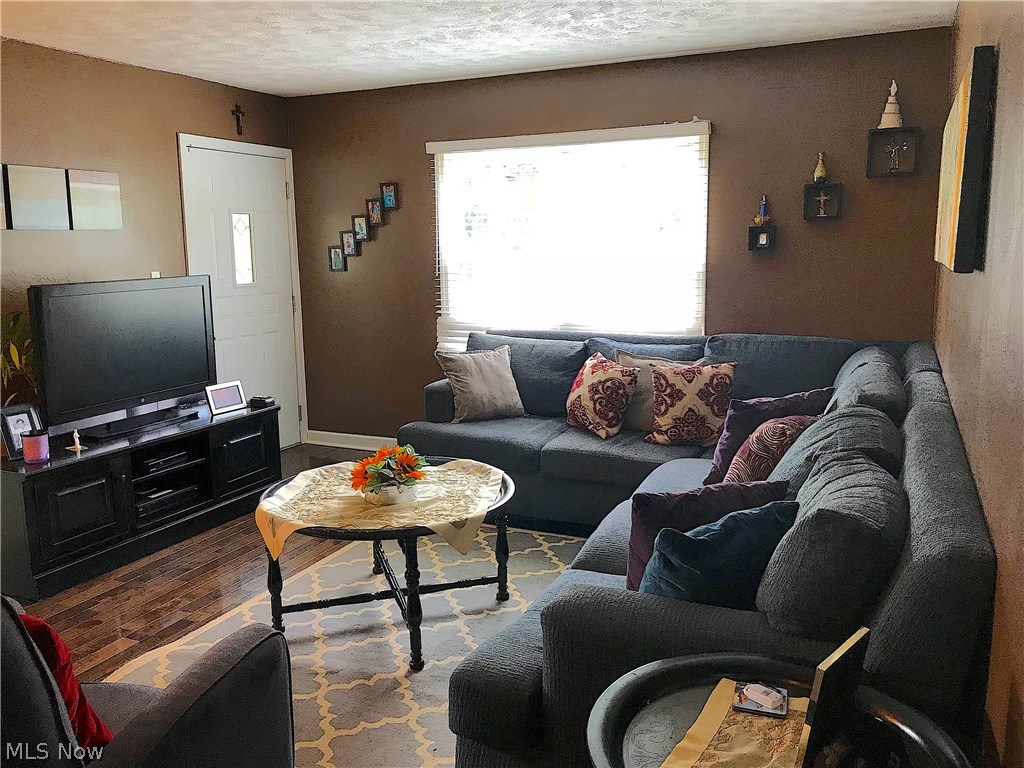 Montrose 02/Gay C Selbys - Residential