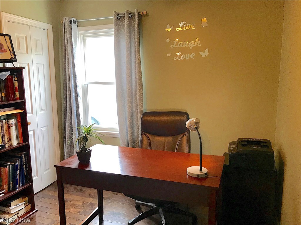 Montrose 02/Gay C Selbys - Residential