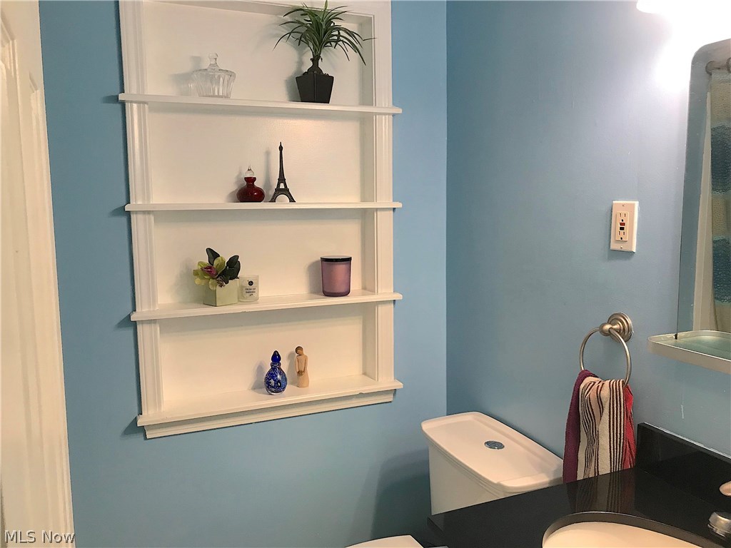 Montrose 02/Gay C Selbys - Residential