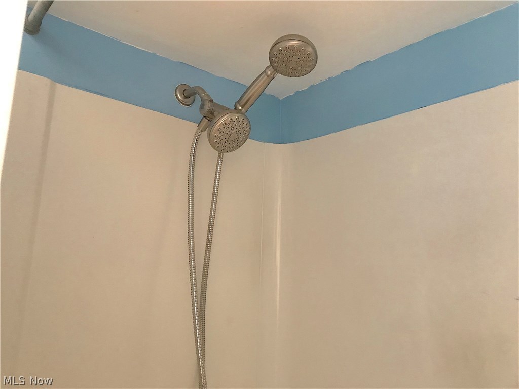 Montrose 02/Gay C Selbys - Residential