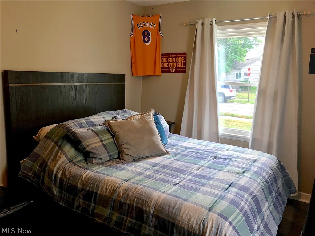 Montrose 02/Gay C Selbys - Residential