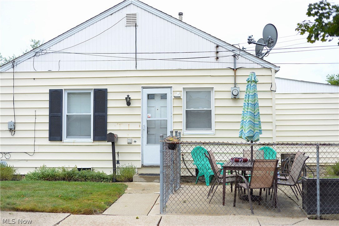 Montrose 02/Gay C Selbys - Residential