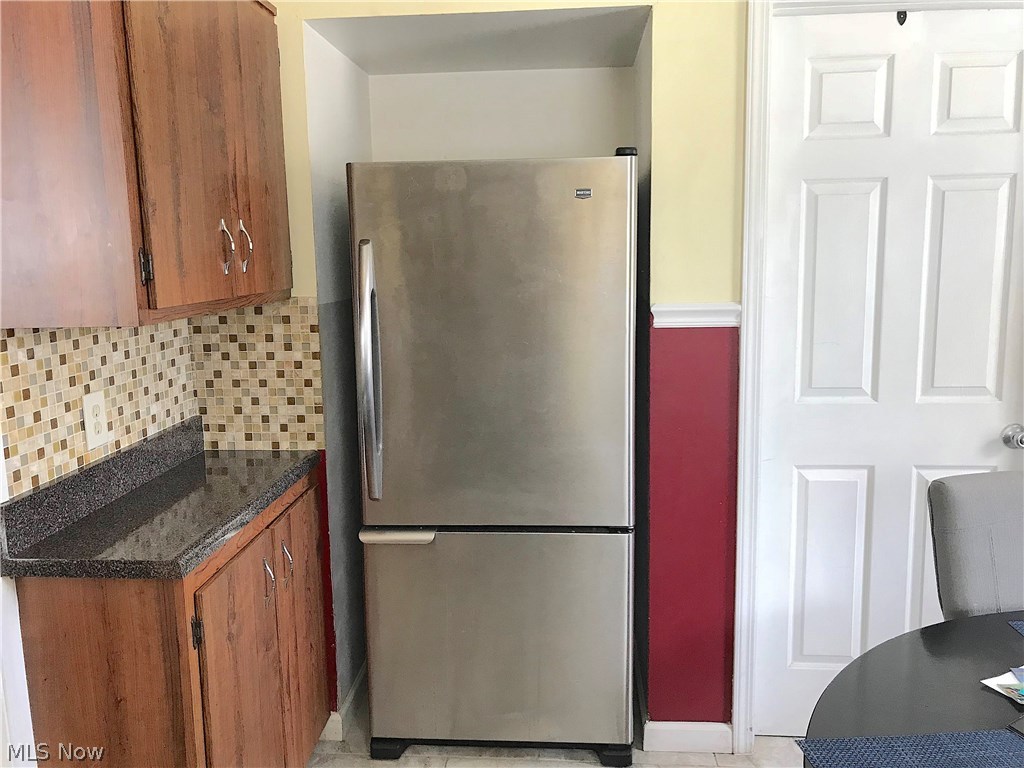 Montrose 02/Gay C Selbys - Residential