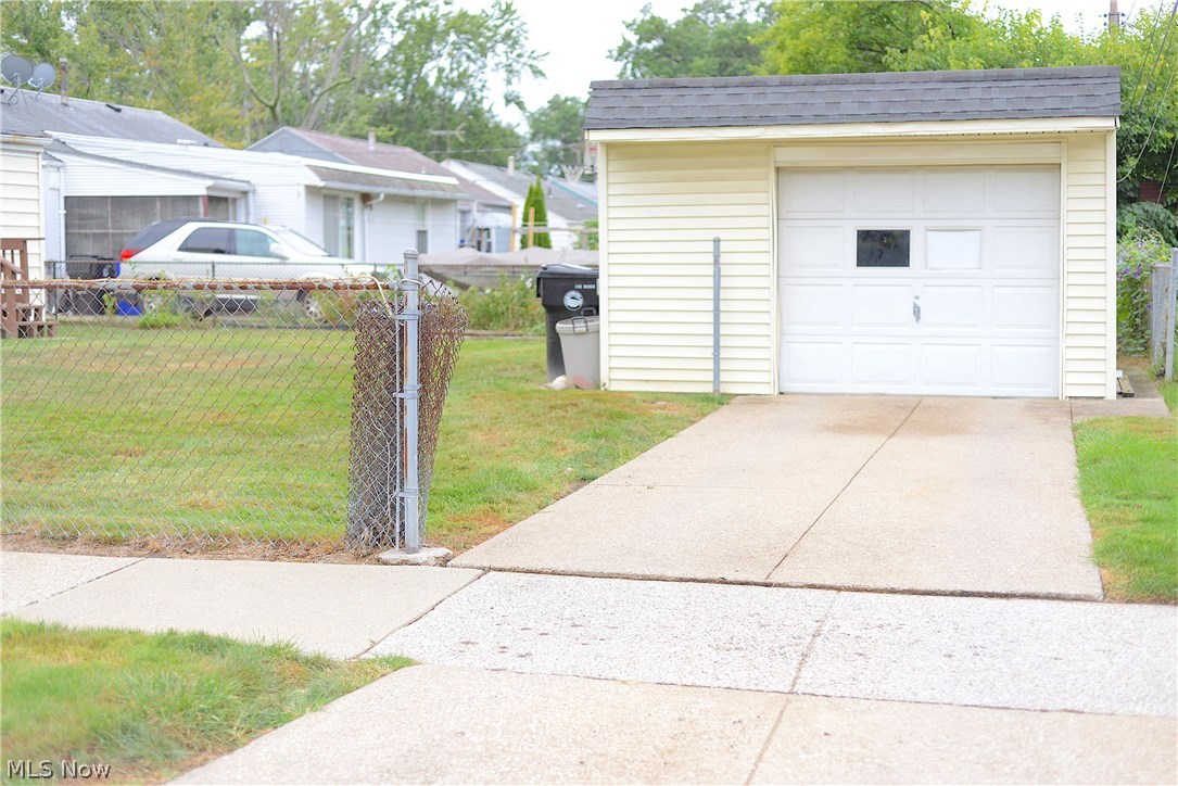 Montrose 02/Gay C Selbys - Residential