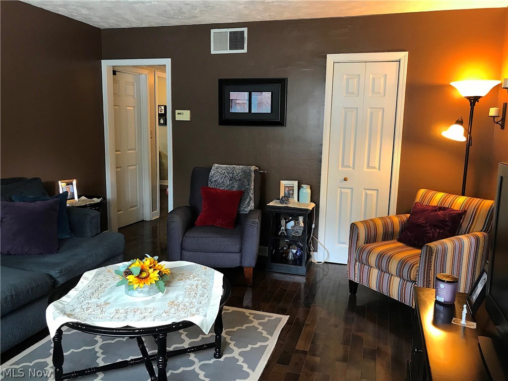 Montrose 02/Gay C Selbys - Residential