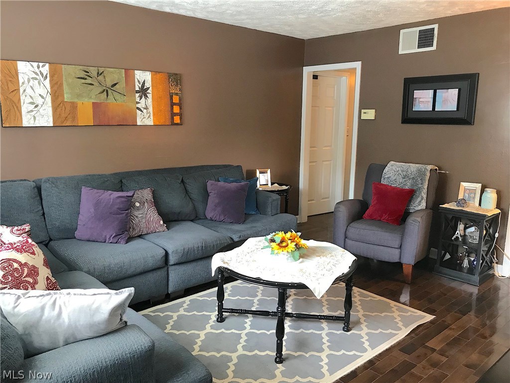 Montrose 02/Gay C Selbys - Residential