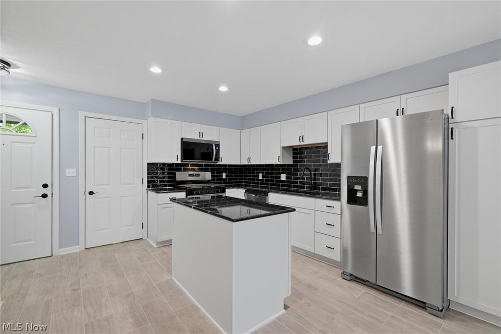 Photo of 6670 Seville Drive, Canfield, OH 44406 (MLS # 5218747)