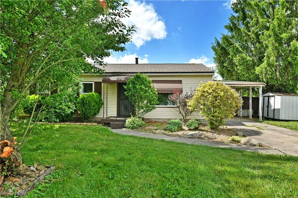 Photo of 2521 Beech Street, Girard, OH 44420 (MLS # 5217941)