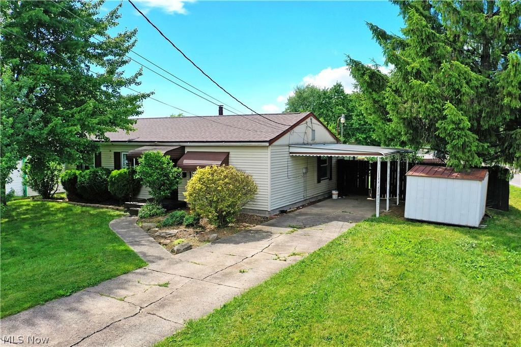 Photo of 2521 Beech Street, Girard, OH 44420 (MLS # 5217941)