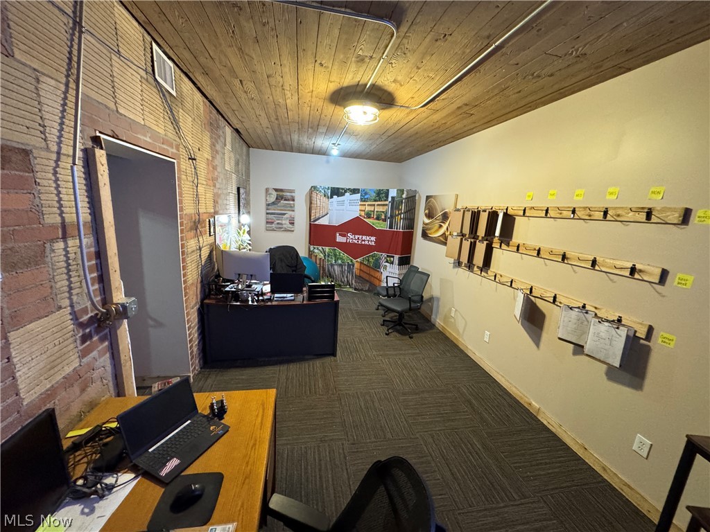 Portage 08 - Commercial Sale