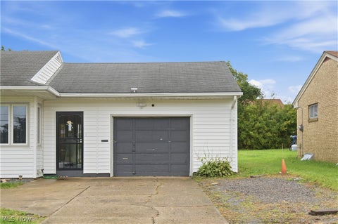 Tiny photo for 695 Moore Avenue, Campbell, OH 44405 (MLS # 5246833)