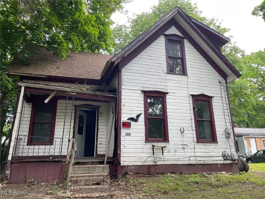 Subject has great potential for rehab. Great location close to parks and boys club.  Nice deep lot.