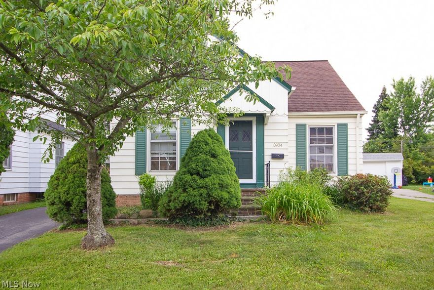 Single-family investment property. Cape-Cod home with 3 bedrooms, 1 full bathroom, full basement and detached 1-car garage. Great addition to any rental portfolio!