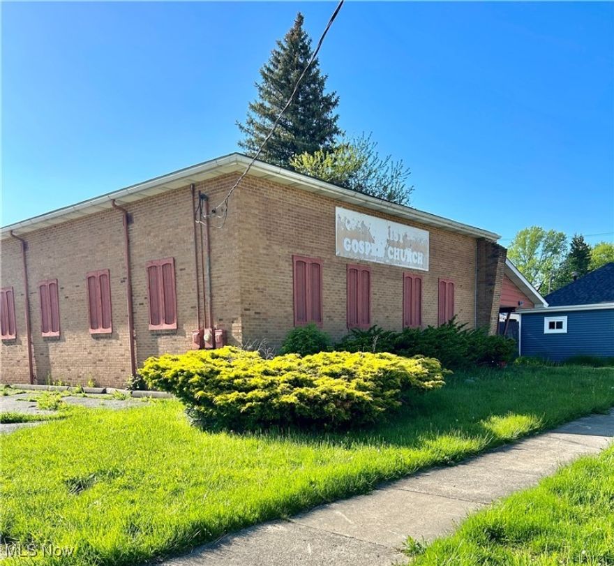 Spacious commercial building offering 3,401 Sq Ft of endless possibilities! Whether you're looking to open your own business or need ample storage, this property has the space to accommodate. Features multiple bathrooms, a massive gravel parking lot, and sits on 3 parcels totaling 0.4480 acres. Tons of potential in a high-visibility location!