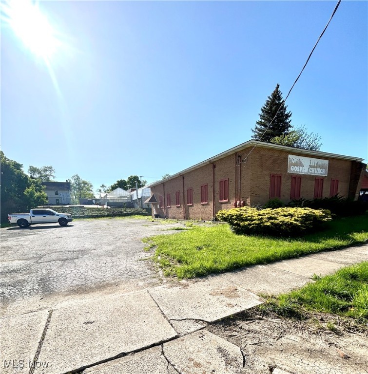 City/Youngstown - Commercial Sale