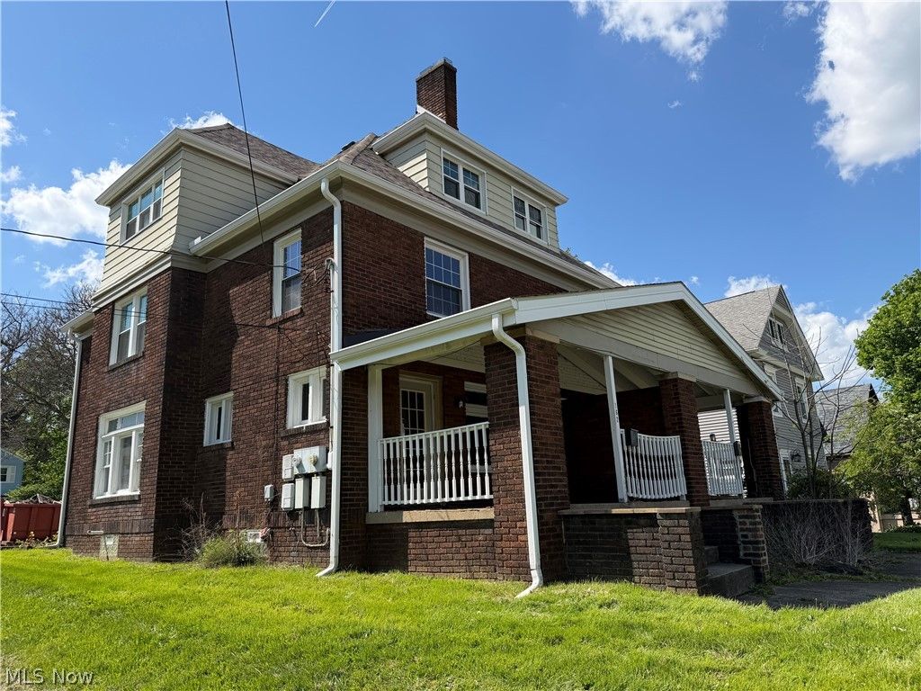 Photo of 160 Hager Street, Hubbard, OH 44425 (MLS # 5209060)