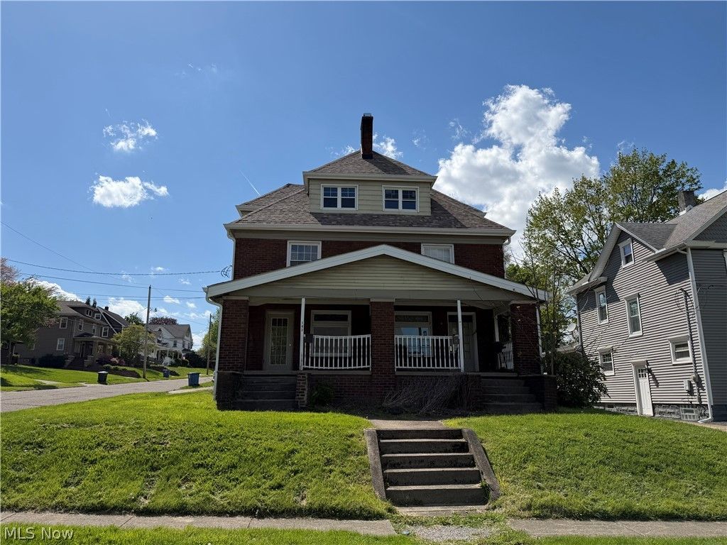 Photo of 160 Hager Street, Hubbard, OH 44425 (MLS # 5209060)