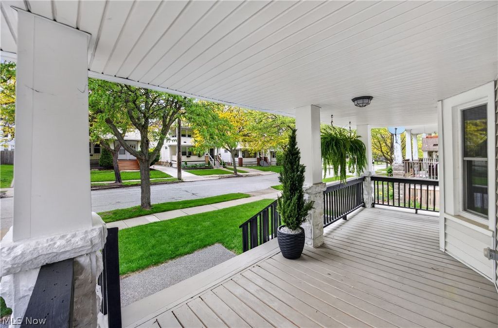 Photo of 1617 Larchmont Avenue, Lakewood, OH 44107 (MLS # 5204912)