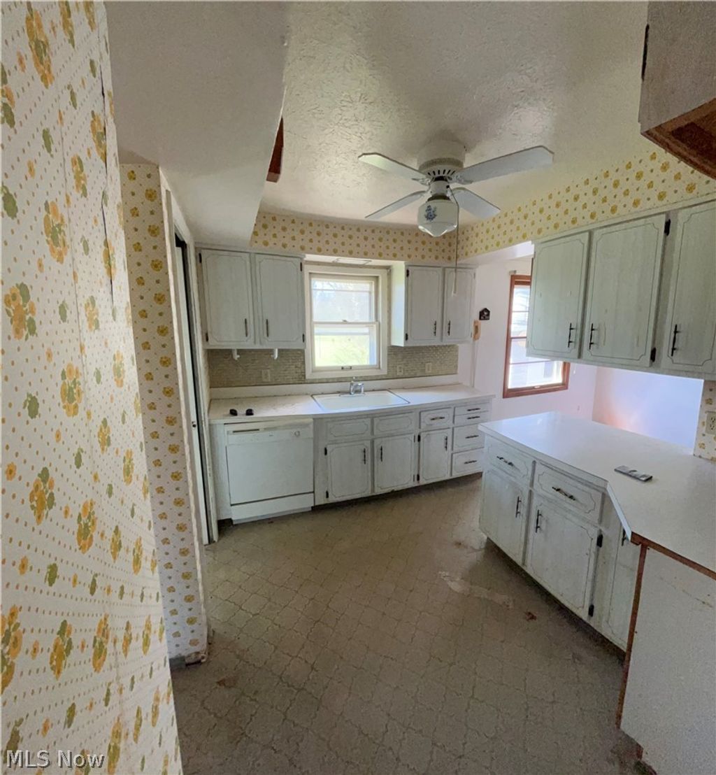 Photo of 33500 Arthur Road, Solon, OH 44139 (MLS # 5199369)