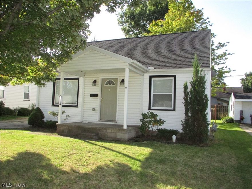 A beautiful and newly remodeled cape cod, with first floor living with a true master suite and first floor laundry.  The large eat in kitchen has granite counter tops, stainless steel appliances, and ceramic flooring.  There is plenty of natural daylight in the large living room.  This home has newer carpeting, vinyl windows, vinyl siding, a dimensional shingle roof, and much more.