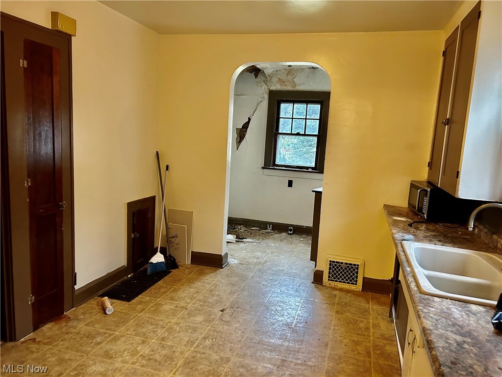 Downs & Hintons Acreage Allot - Residential