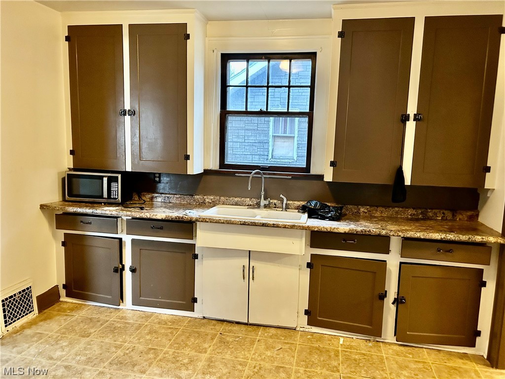 Downs & Hintons Acreage Allot - Residential