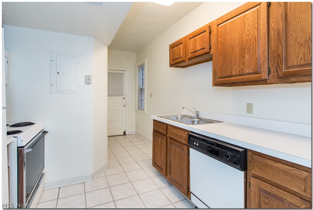 The South Shaker Apt. Building - Residential Lease