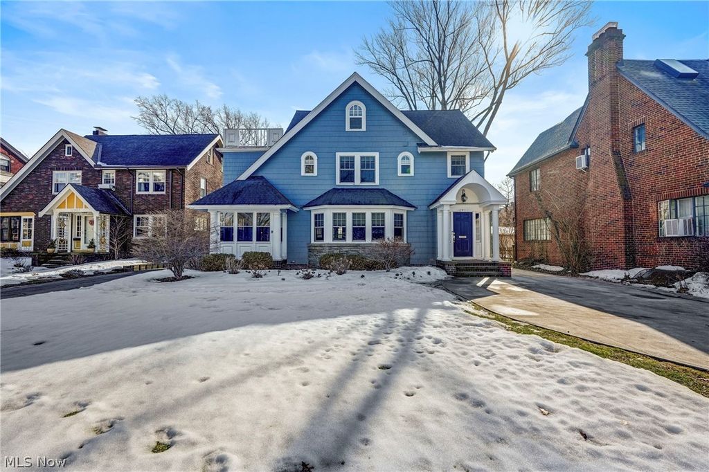 Photo of 12911 Lake Avenue, Lakewood, OH 44107 (MLS # 5187066)