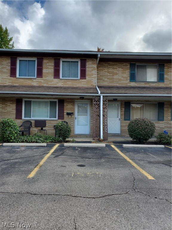 Investment opportunity or great alternative to renting. This move in ready remodeled Arlington Condo features three bedrooms and one and one half baths, newer furnace and central air & appliances. Conveniently located close to shopping, restaurants, medical facilities, parks, public transportation and easy access to freeways.