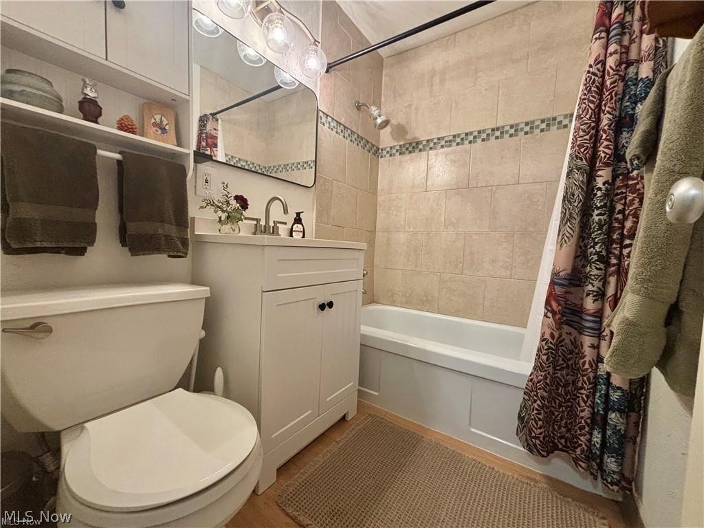 Lake House - Residential