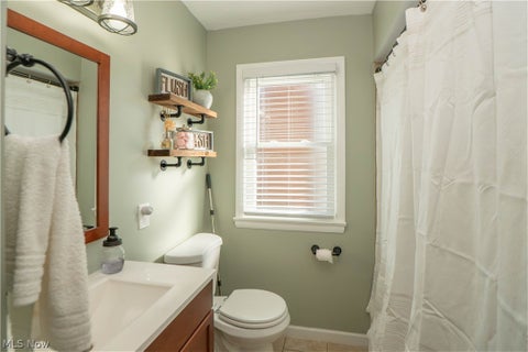Tiny photo for 5372 Beacon Road, Lyndhurst, OH 44124 (MLS # 5254860)