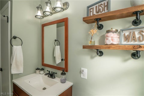 Tiny photo for 5372 Beacon Road, Lyndhurst, OH 44124 (MLS # 5254860)
