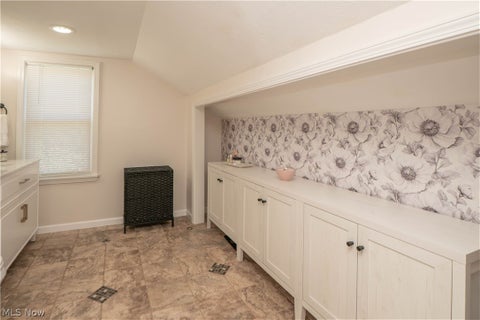 Tiny photo for 5372 Beacon Road, Lyndhurst, OH 44124 (MLS # 5254860)