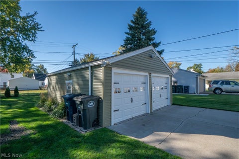 Tiny photo for 5372 Beacon Road, Lyndhurst, OH 44124 (MLS # 5254860)