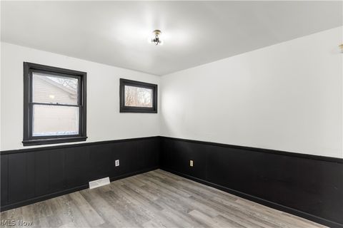 Tiny photo for 827 Michigan Avenue, Youngstown, OH 44504 (MLS # 5190990)