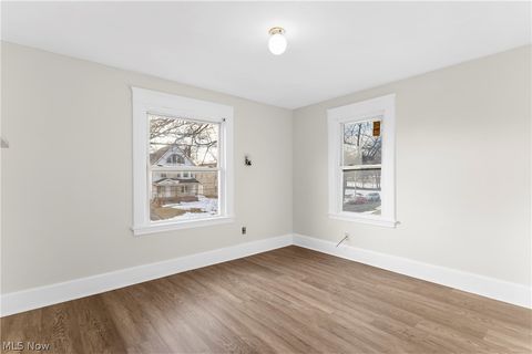 Tiny photo for 827 Michigan Avenue, Youngstown, OH 44504 (MLS # 5190990)