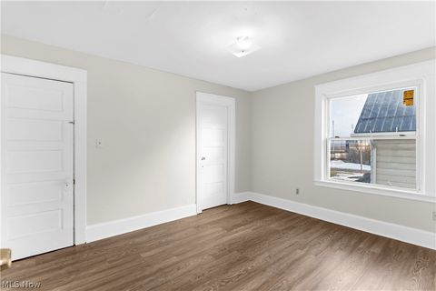 Tiny photo for 827 Michigan Avenue, Youngstown, OH 44504 (MLS # 5190990)