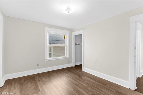 Tiny photo for 827 Michigan Avenue, Youngstown, OH 44504 (MLS # 5190990)