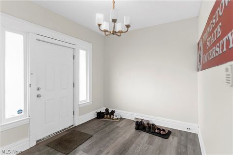 Tiny photo for 827 Michigan Avenue, Youngstown, OH 44504 (MLS # 5190990)