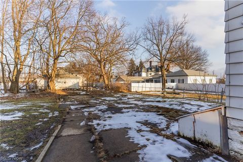 Tiny photo for 827 Michigan Avenue, Youngstown, OH 44504 (MLS # 5190990)