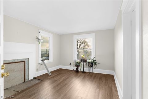 Tiny photo for 827 Michigan Avenue, Youngstown, OH 44504 (MLS # 5190990)