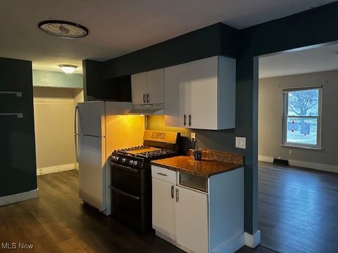 Tiny photo for 399 Ridgewood Drive, Eastlake, OH 44095 (MLS # 5178836)